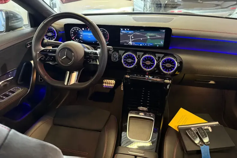 Mercedes-Benz CLA 220 din 2024 cu 6.858 km - oferta MER176424 - foto 13