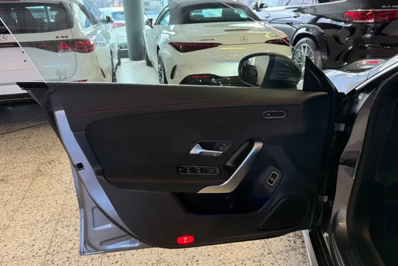 Mercedes-Benz CLA 220 din 2024 cu 6.858 km - oferta MER176424 - foto 14