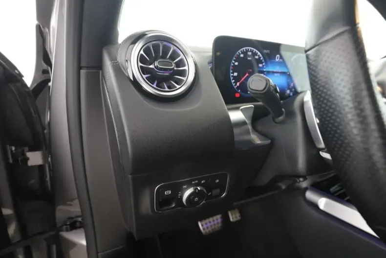 Mercedes-Benz GLB 220 din 2021 cu 54.200 km - oferta MER176428 - foto 21