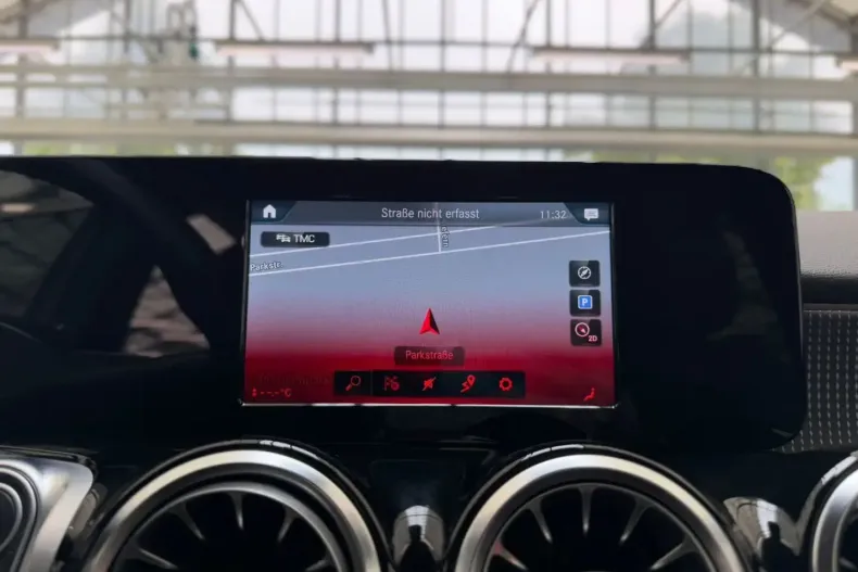 Mercedes-Benz GLB 200 din 2022 cu 78.303 km - oferta MER176450 - foto 11