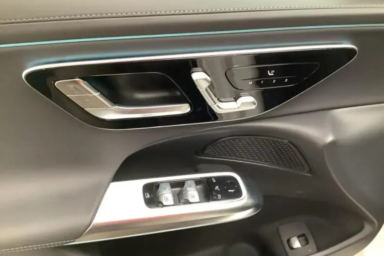 Mercedes-Benz E 200 din 2025 cu 15.500 km - oferta MER176456 - foto 8