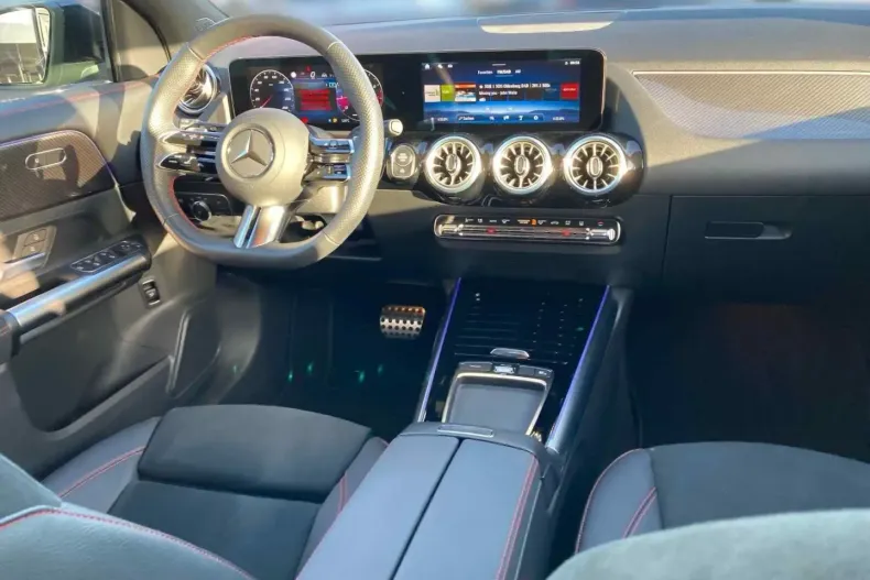 Mercedes-Benz GLA 200 din 2024 cu 29.650 km - oferta MER176462 - foto 7