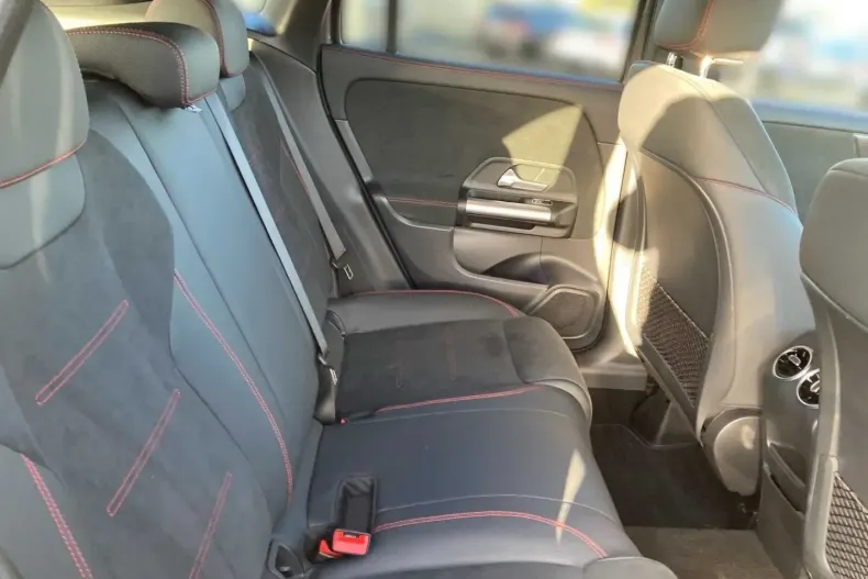 Mercedes-Benz GLA 200 din 2024 cu 29.650 km - oferta MER176462 - foto 10