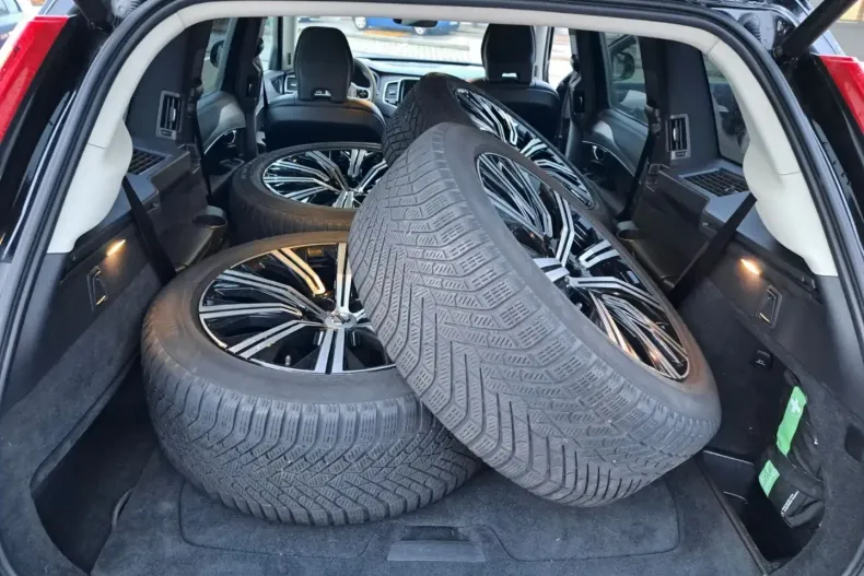 Volvo XC90 din 2022 cu 97.991 km - oferta VOL176486 - foto 7