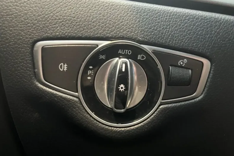 Mercedes-Benz E 300 din 2021 cu 86.000 km - oferta MER176514 - foto 24