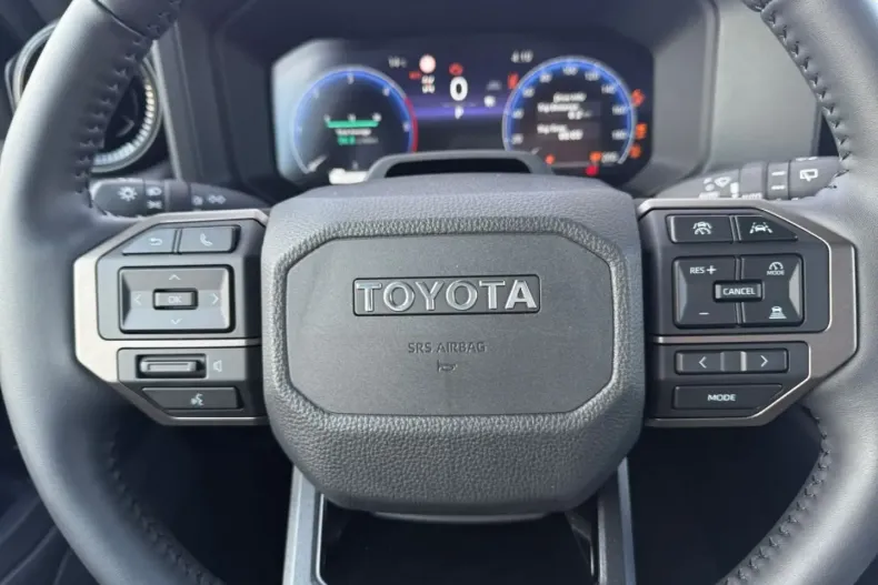 Toyota Land Cruiser din 2024 cu 14.990 km - oferta TOY176536 - foto 13