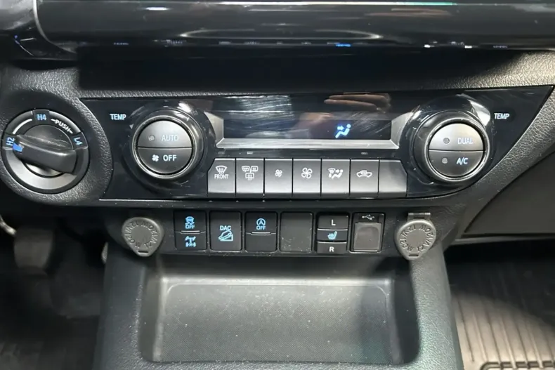 Toyota Hilux din 2024 cu 20.000 km - oferta TOY176537 - foto 13