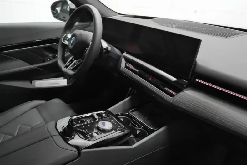 BMW 530 din 2024 cu 6.153 km - oferta BMW176556 - foto 6