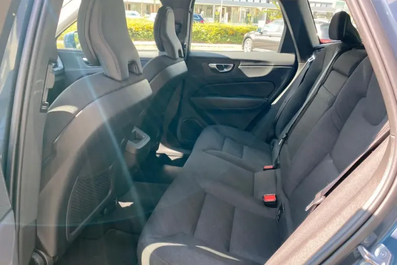 Volvo XC60 din 2022 cu 73.250 km - oferta VOL176571 - foto 13