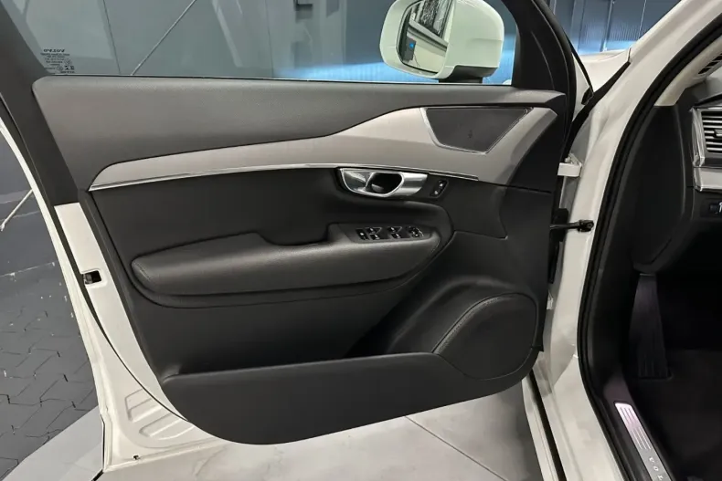 Volvo XC90 din 2022 cu 82.650 km - oferta VOL176579 - foto 9