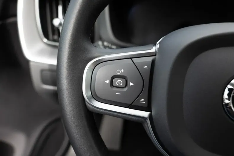 Volvo XC60 din 2023 cu 47.282 km - oferta VOL176604 - foto 11