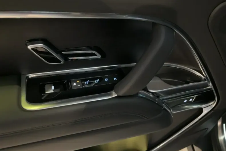 Land Rover Range Rover din 2025 cu 11.630 km - oferta LAN176630 - foto 19