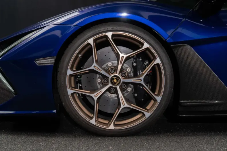 Lamborghini Revuelto din 2024 cu 3.000 km - oferta LAM176639 - foto 7