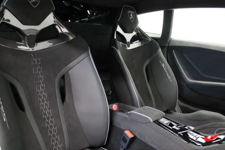 Lamborghini Huracán din 2024 cu 1.950 km - oferta LAM176642 - foto 6