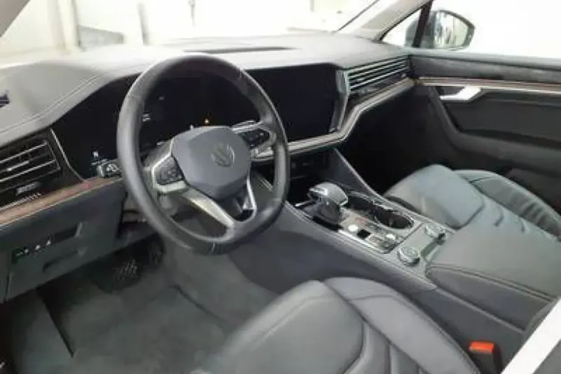 Volkswagen Touareg din 2025 cu 26.620 km - oferta VOL176649 - foto 4