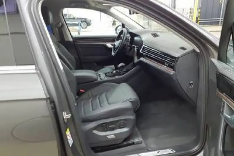 Volkswagen Touareg din 2025 cu 26.620 km - oferta VOL176649 - foto 6