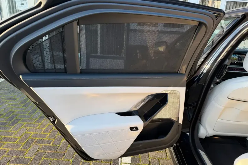 BMW 740 din 2024 cu 15.856 km - oferta BMW176696 - foto 19