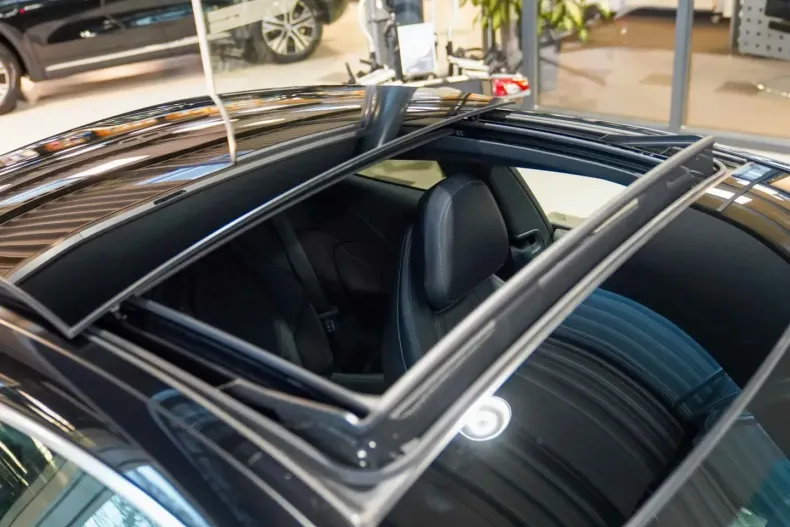 Mercedes-Benz CLE 450 din 2024 cu 6.605 km - oferta MER176747 - foto 4