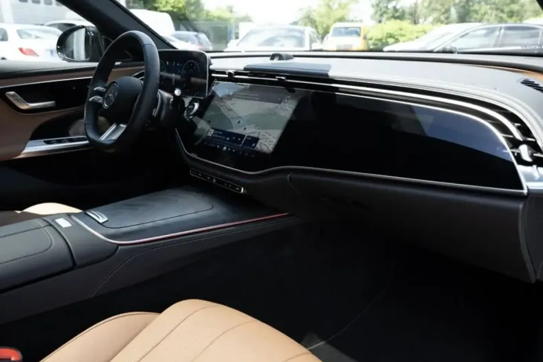 Mercedes-Benz E 200 din 2024 cu 11.086 km - oferta MER176749 - foto 2