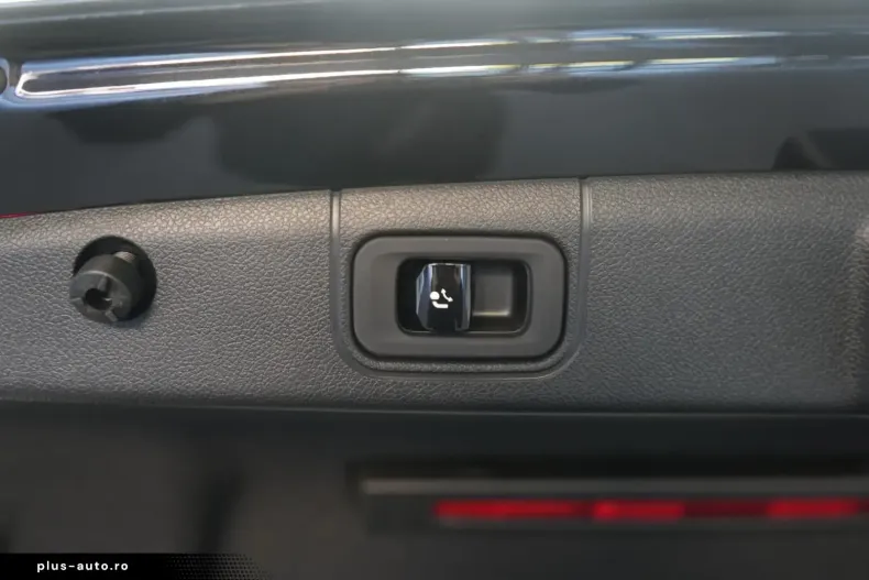 Mercedes-Benz E 220 din 2025 cu 28.000 km - oferta MER176750 - foto 26