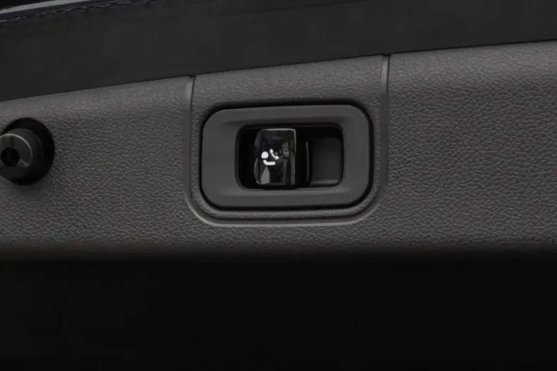 Mercedes-Benz E 200 din 2025 cu 9.545 km - oferta MER176751 - foto 11