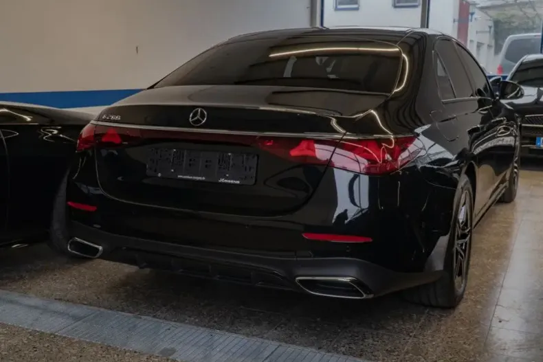 Mercedes-Benz E 200 din 2025 cu 4.628 km - oferta MER176752 - foto 4