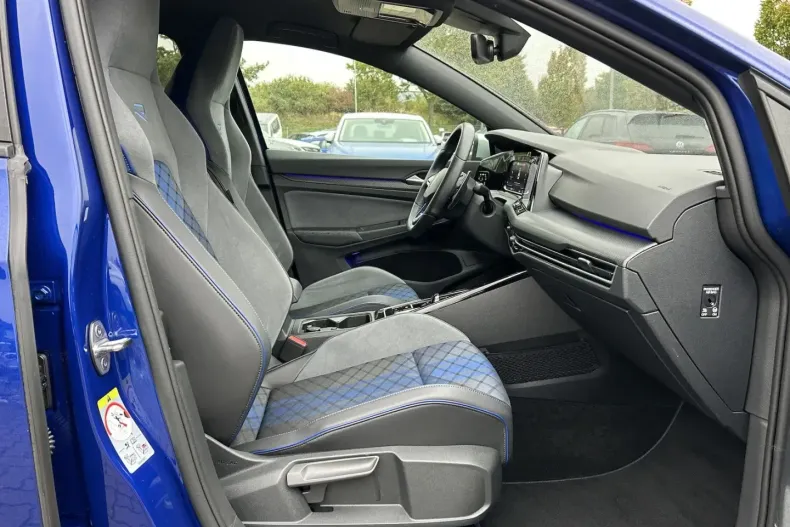 Volkswagen Golf din 2023 cu 21.393 km - oferta VOL176824 - foto 23