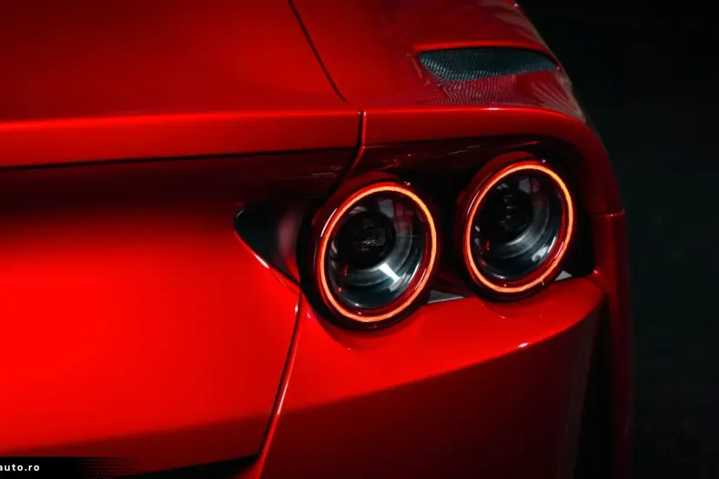 Ferrari 812 din 2023 cu 9.597 km - oferta FER176832 - foto 8