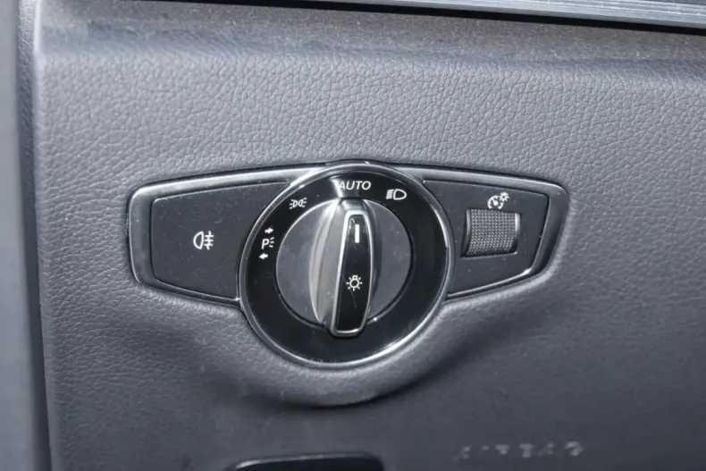 Mercedes-Benz E 300 din 2023 cu 95.072 km - oferta MER176839 - foto 16