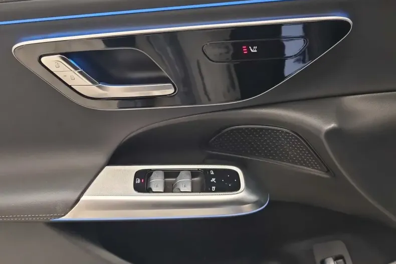 Mercedes-Benz E 220 din 2025 cu 12.468 km - oferta MER176893 - foto 11