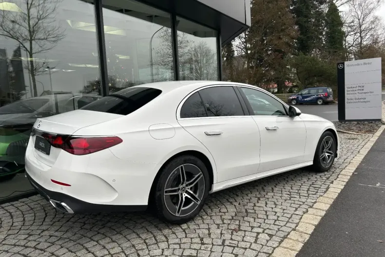 Mercedes-Benz E 220 din 2025 cu 9.750 km - oferta MER176894 - foto 7