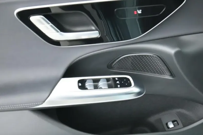 Mercedes-Benz E 220 din 2025 cu 10.702 km - oferta MER176902 - foto 20