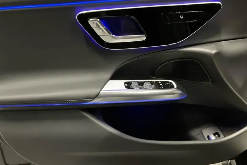 Mercedes-Benz E 220 din 2025 cu 11.175 km - oferta MER176903 - foto 6