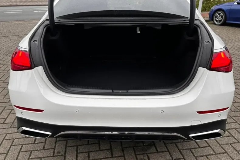 Mercedes-Benz E 200 din 2025 cu 5.128 km - oferta MER176910 - foto 5