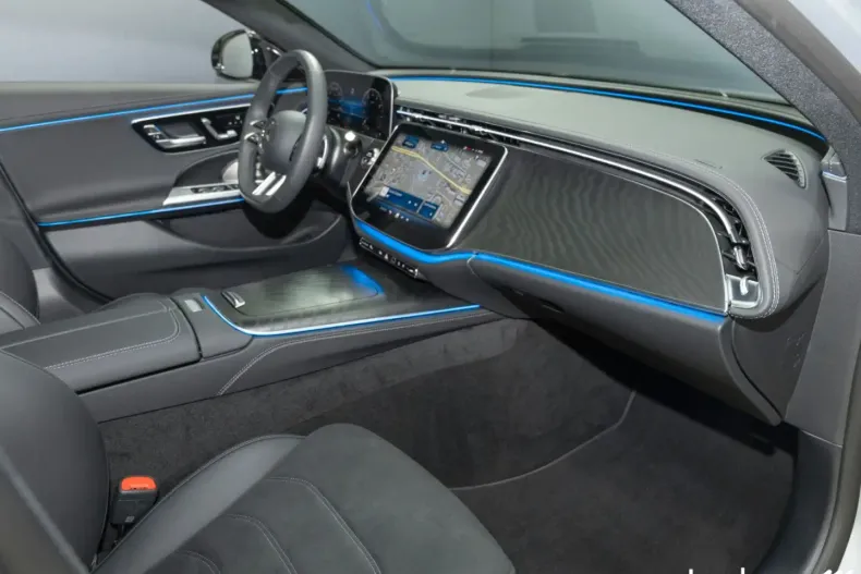 Mercedes-Benz E 200 din 2025 cu 5.000 km - oferta MER176912 - foto 15