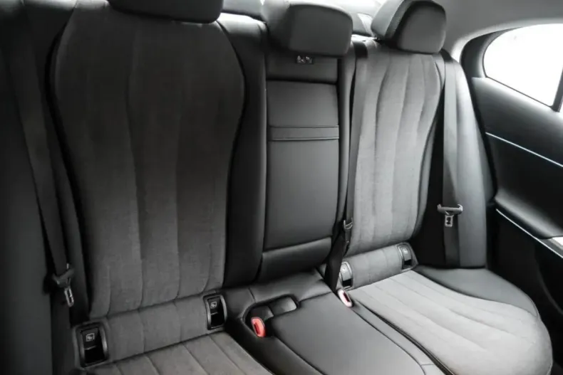 Mercedes-Benz E 300 din 2025 cu 21.436 km - oferta MER176916 - foto 5