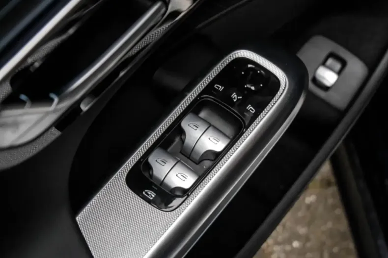 Mercedes-Benz E 300 din 2025 cu 21.436 km - oferta MER176916 - foto 13