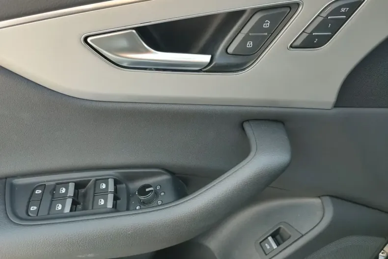 Audi Q8 din 2022 cu 83.912 km - oferta AUD176934 - foto 20