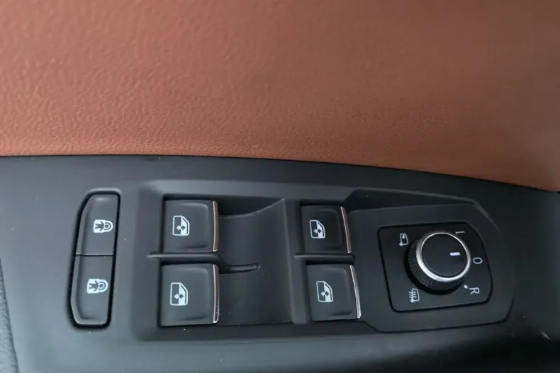 Volkswagen Touareg din 2021 cu 57.360 km - oferta VOL176946 - foto 23