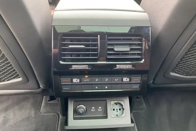 Volkswagen Touareg din 2021 cu 57.360 km - oferta VOL176946 - foto 25