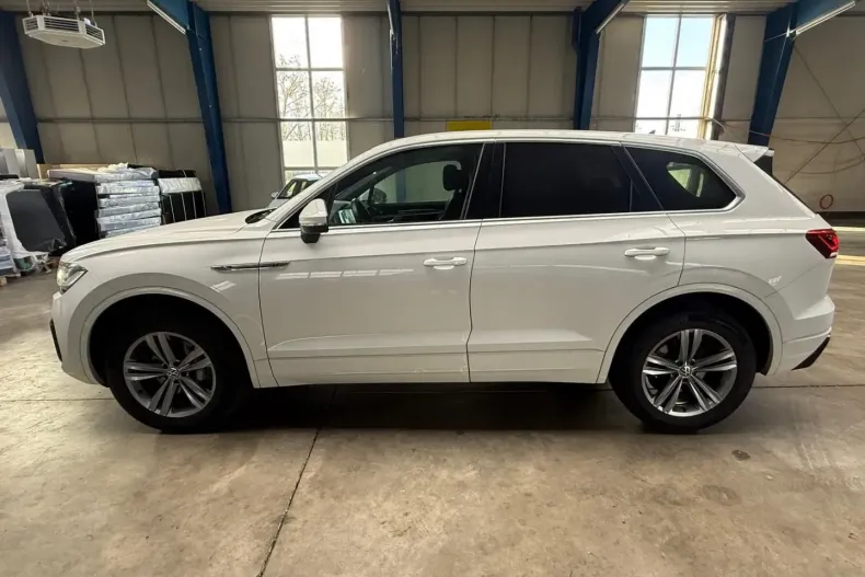 Volkswagen Touareg din 2021 cu 68.790 km - oferta VOL176947 - foto 3