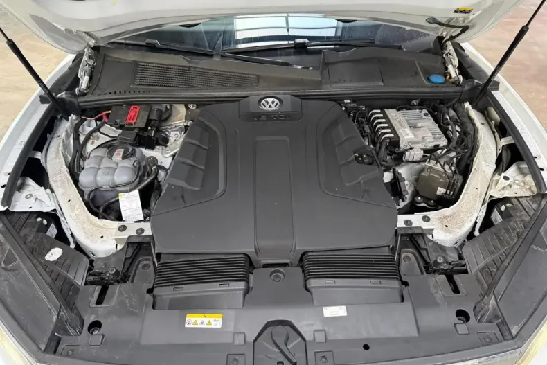 Volkswagen Touareg din 2021 cu 68.790 km - oferta VOL176947 - foto 10