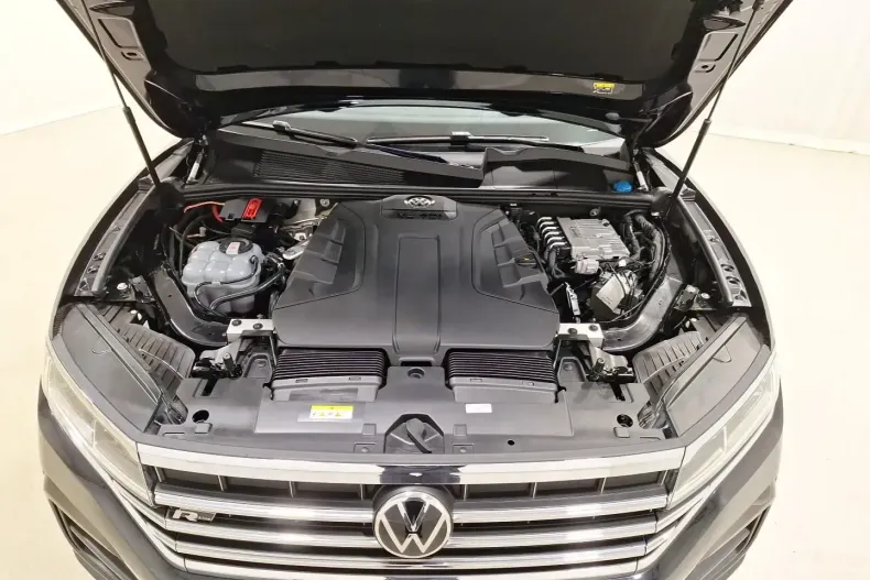 Volkswagen Touareg din 2021 cu 56.750 km - oferta VOL176952 - foto 14