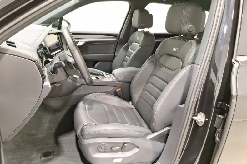 Volkswagen Touareg din 2021 cu 56.750 km - oferta VOL176952 - foto 16