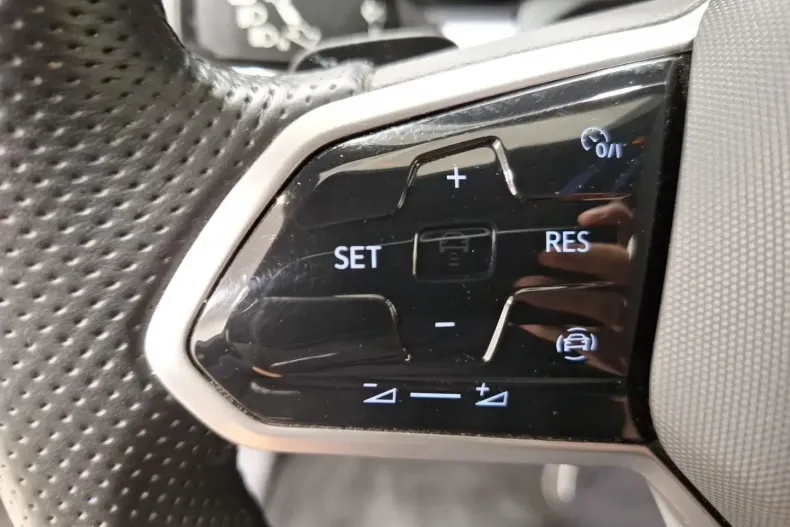 Volkswagen Touareg din 2021 cu 56.750 km - oferta VOL176952 - foto 19