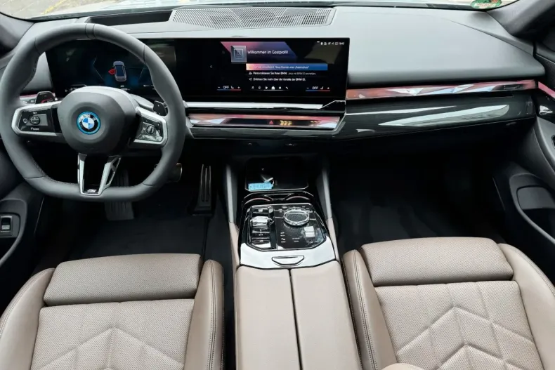 BMW 530 din 2025 cu 4.436 km - oferta BMW176961 - foto 13