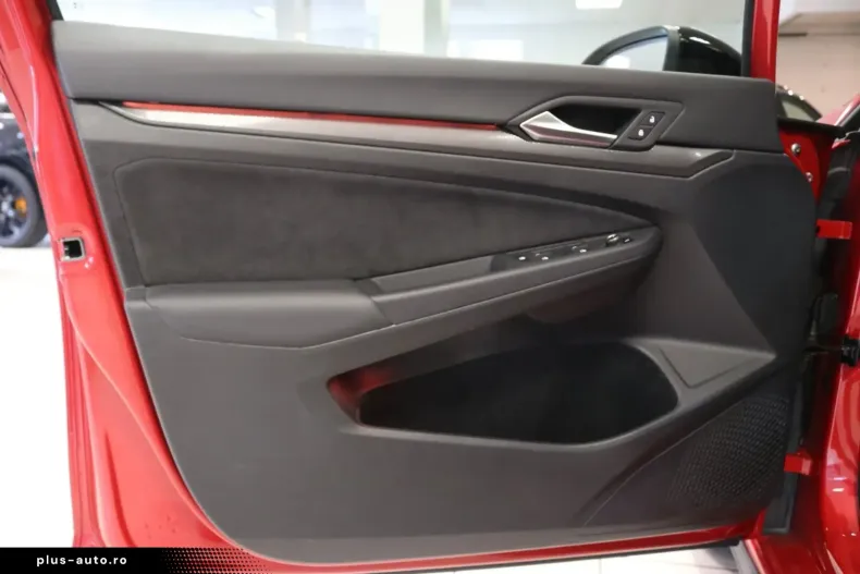 Volkswagen Golf din 2023 cu 30.906 km - oferta VOL176973 - foto 12
