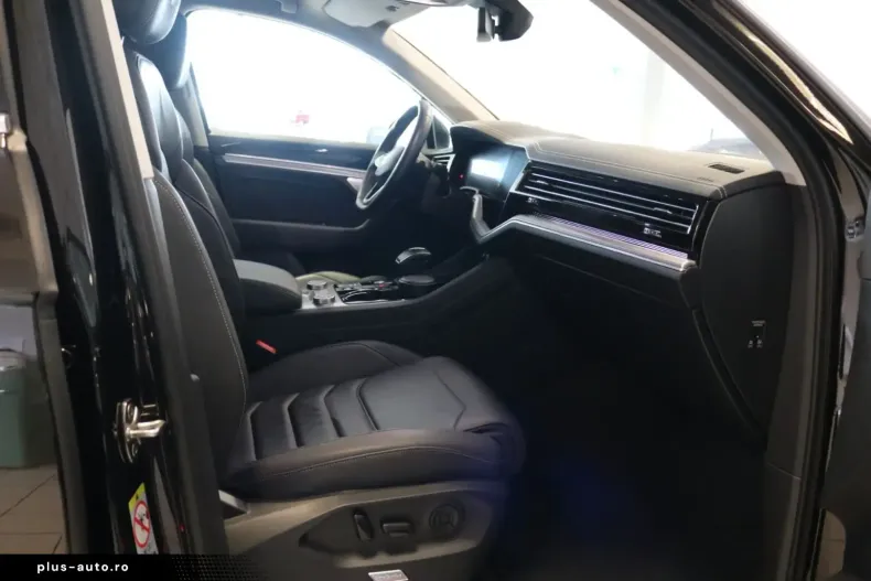 Volkswagen Touareg din 2023 cu 67.338 km - oferta VOL176975 - foto 32
