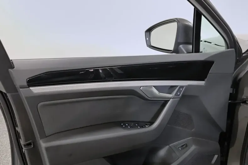 Volkswagen Touareg din 2021 cu 43.100 km - oferta VOL176984 - foto 9