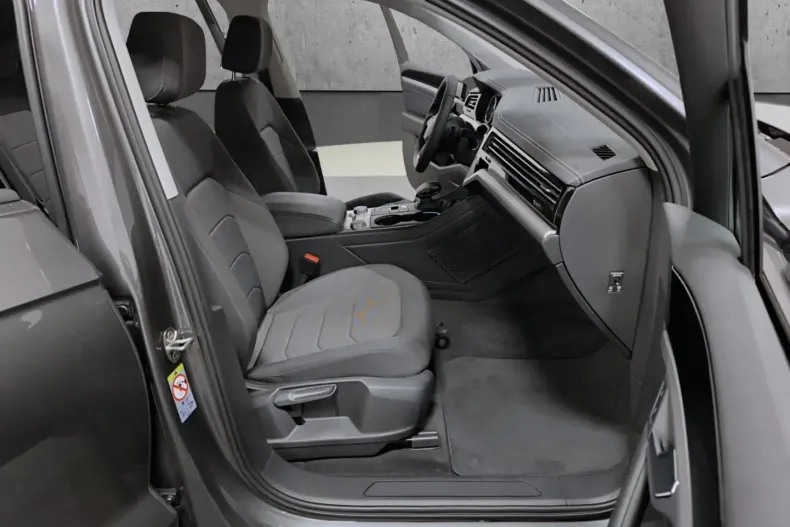 Volkswagen Touareg din 2021 cu 43.100 km - oferta VOL176984 - foto 13